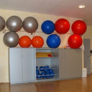 Schrank für Hanteln & Bälle