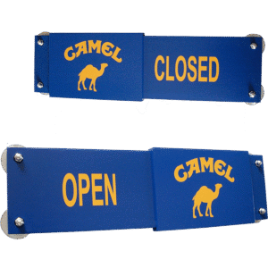 Türschild ‚CAMEL‘